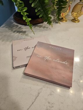 Wander Beauty In The Clouds Eyeshadow Palette